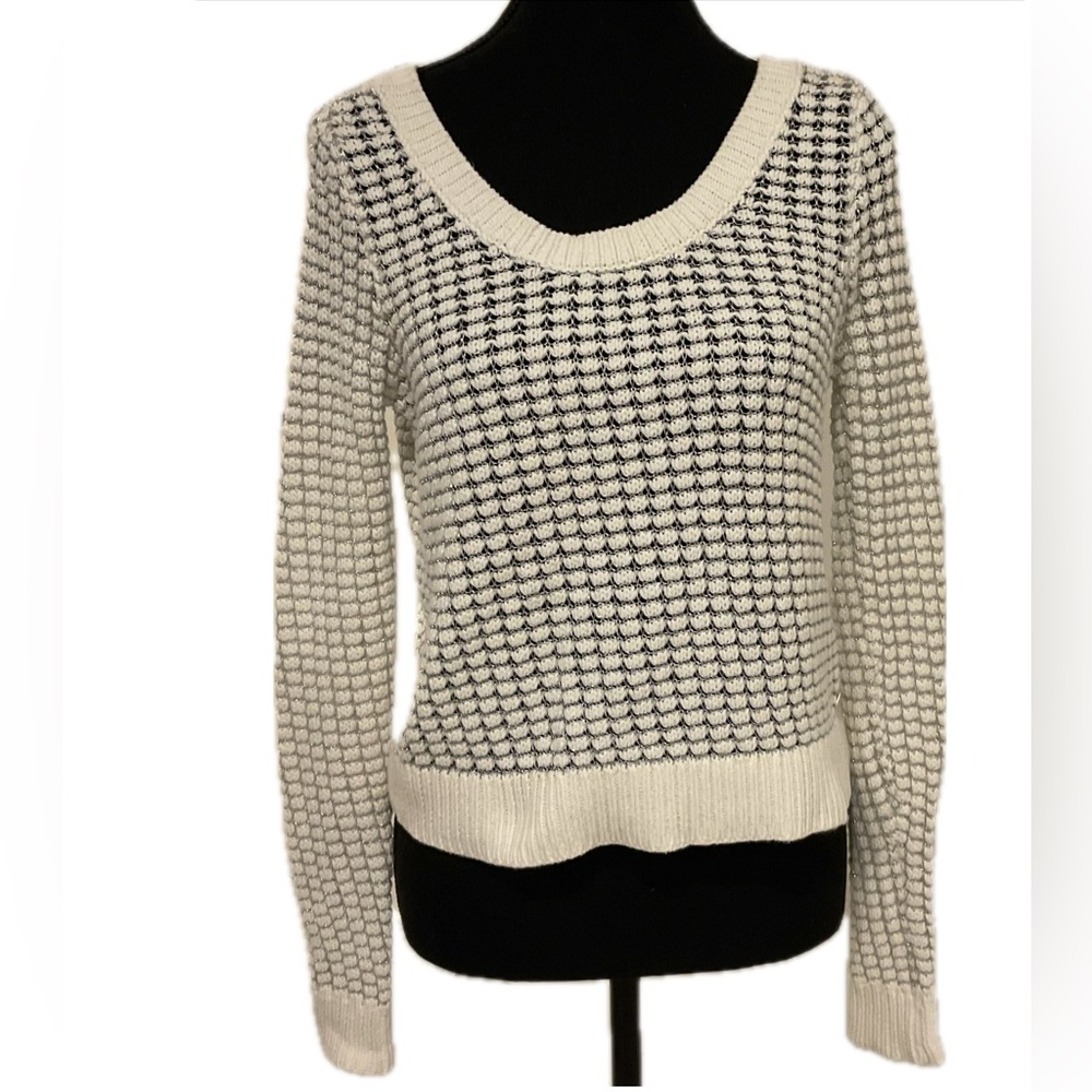 Guess White Rounded neck with Silver Metallic Cropped Sweater.